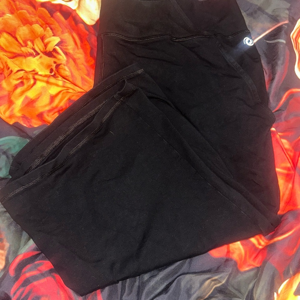Active USA Black capris